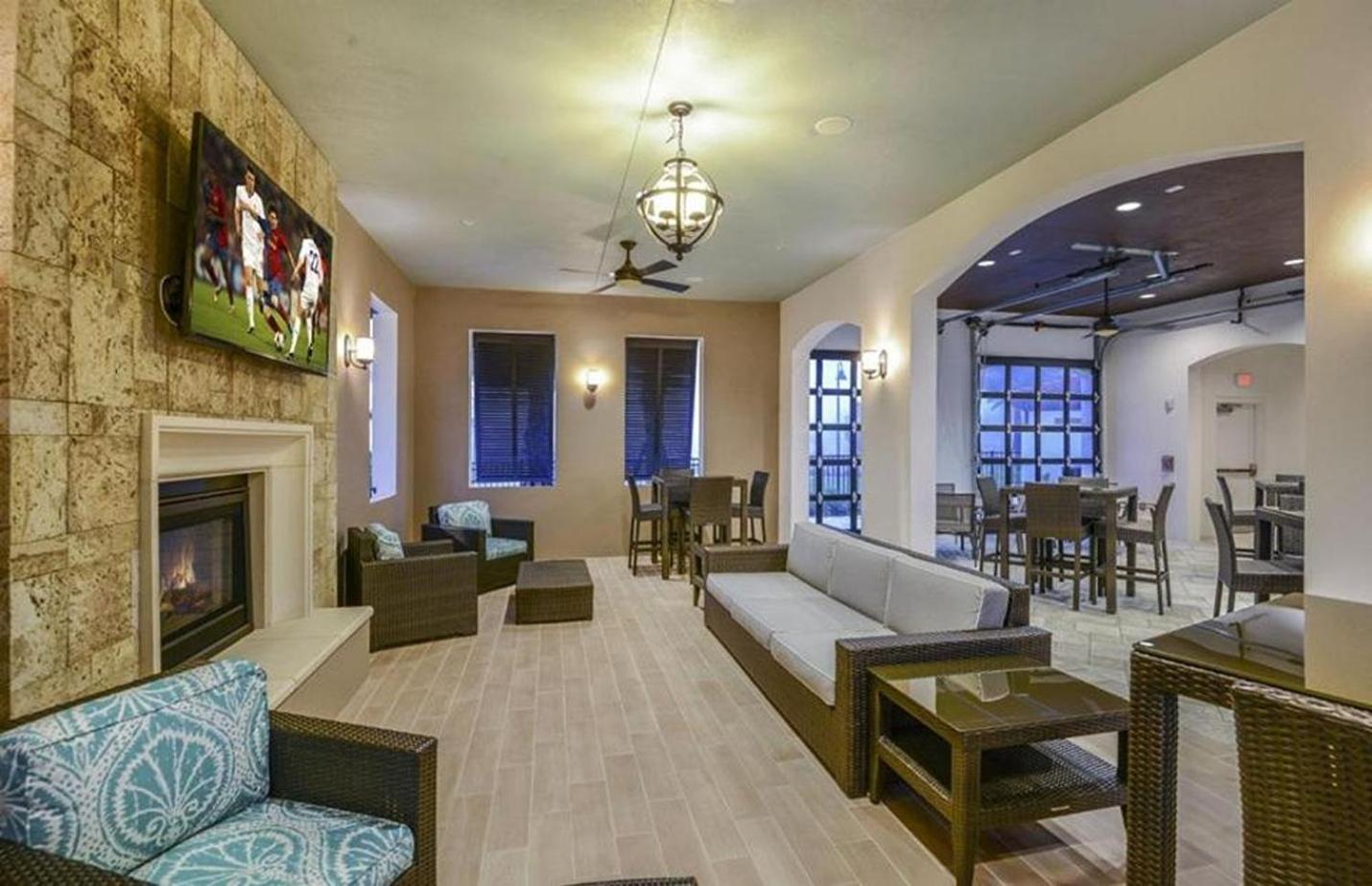 Beautiful Townhome Wprivate Pool 7 Mi To Disney キシミー エクステリア 写真